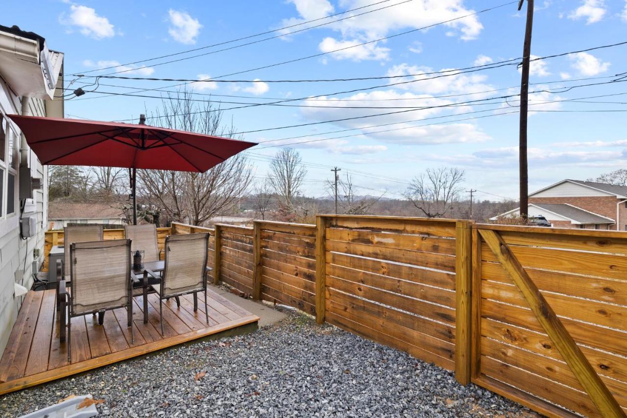 The Twisted Maple - Dogs Stay Free! Hendersonville Extérieur photo